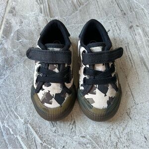 Cat & Jack Toddlers' Camouflage Canvas Sneakers in Black and Tan
